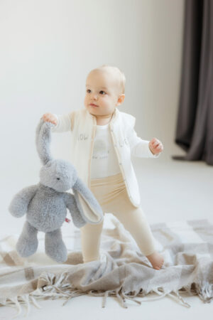 Set 3 piese Broscuță cu body, pantaloni și vestă